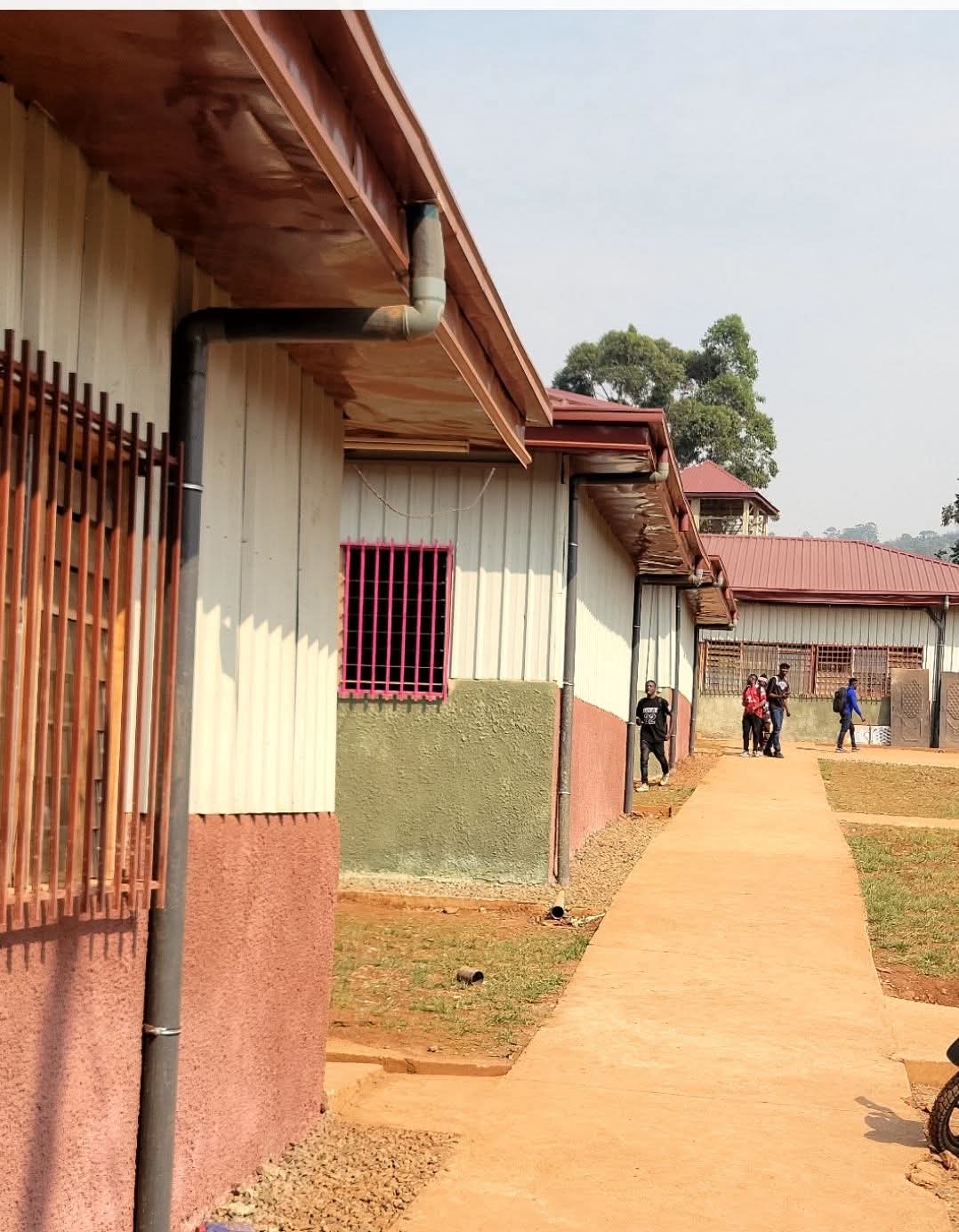 NAHPI-UBa students building temporary and permanent structures
